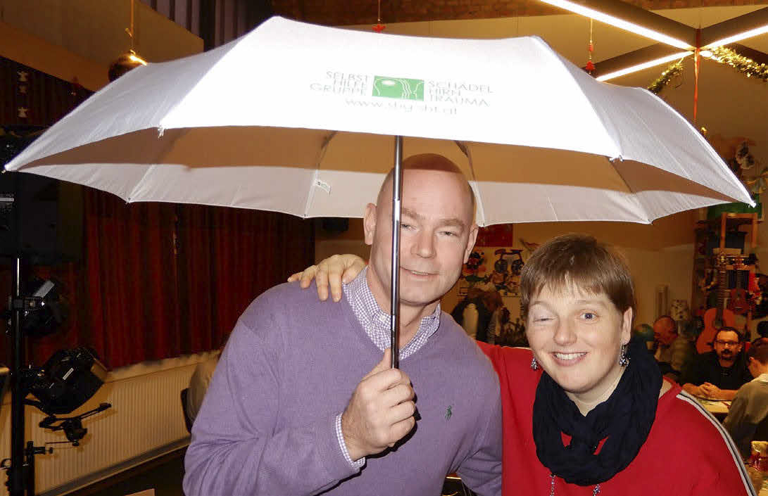 Dr. Nikolaus Steinhoff und Uschi Wolfram mit neuem Knirps