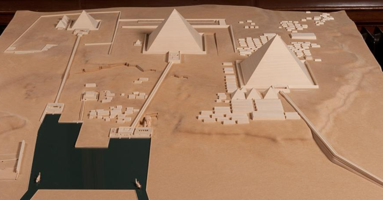 Bei den Pyramiden von Gizeh 3-21 KHM Agy Pyramiden